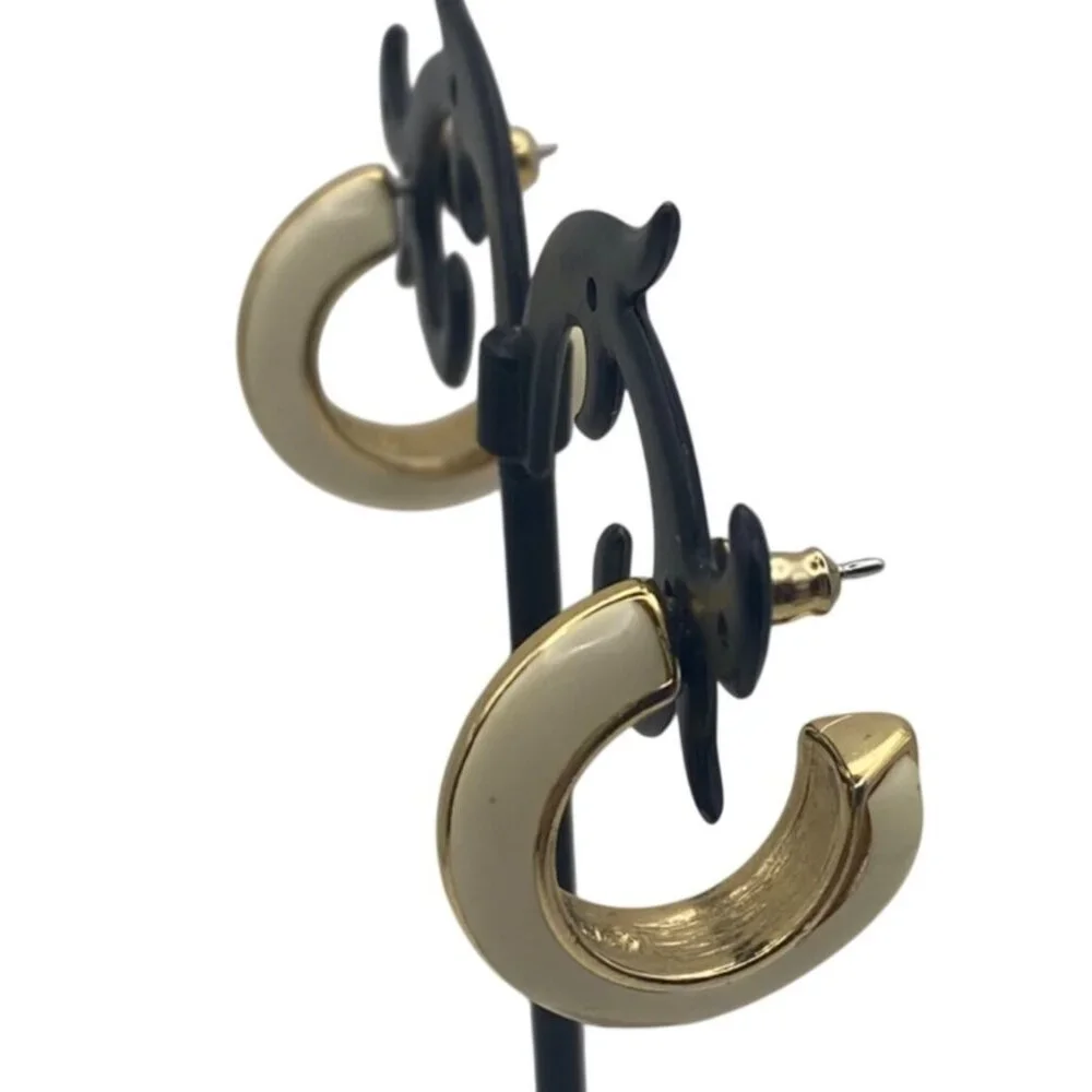 Vintage Trifari Ivory Gold-Tone Hoop Earrings Pierced Classic Puffy Corpcore - Picture 10 of 11